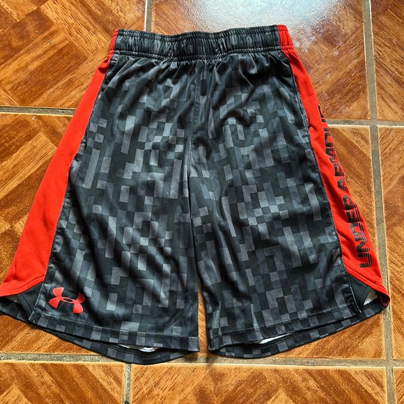 Under Armour Shorts Youth Medium Under Armour Shorts Poshmark